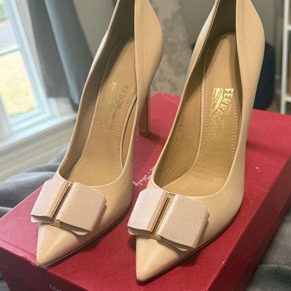 Salvatore Ferragamo Shoes - Salvatore Ferragamo Cream Pointed-Toe Varina Bow Flats